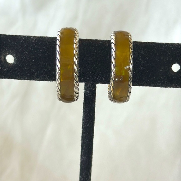 Vintage Monet Silver Cable Rope Edge Hoop Earrings w/ Faux Topaz Tortoise Inlay - Picture 4 of 12